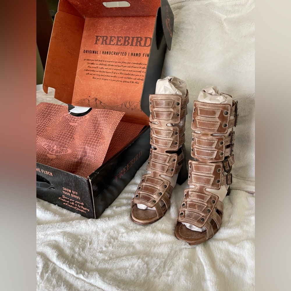 BNIB Freebird Taupe Zeus size 9
